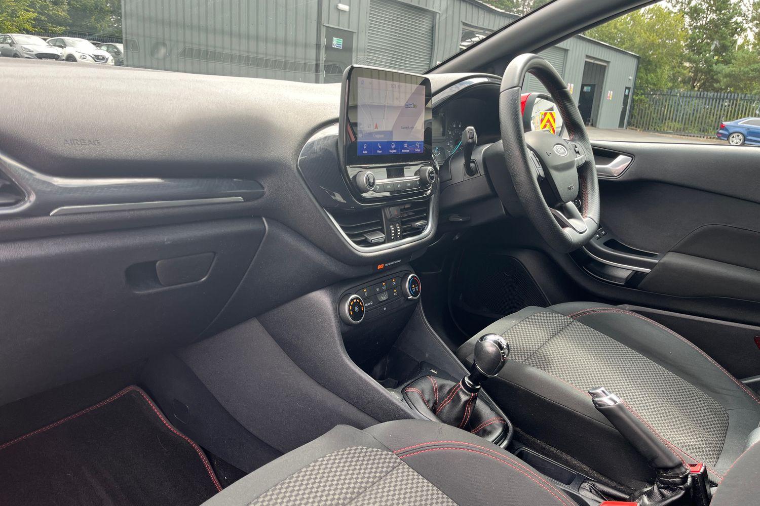 Ford FIESTA Photo 17