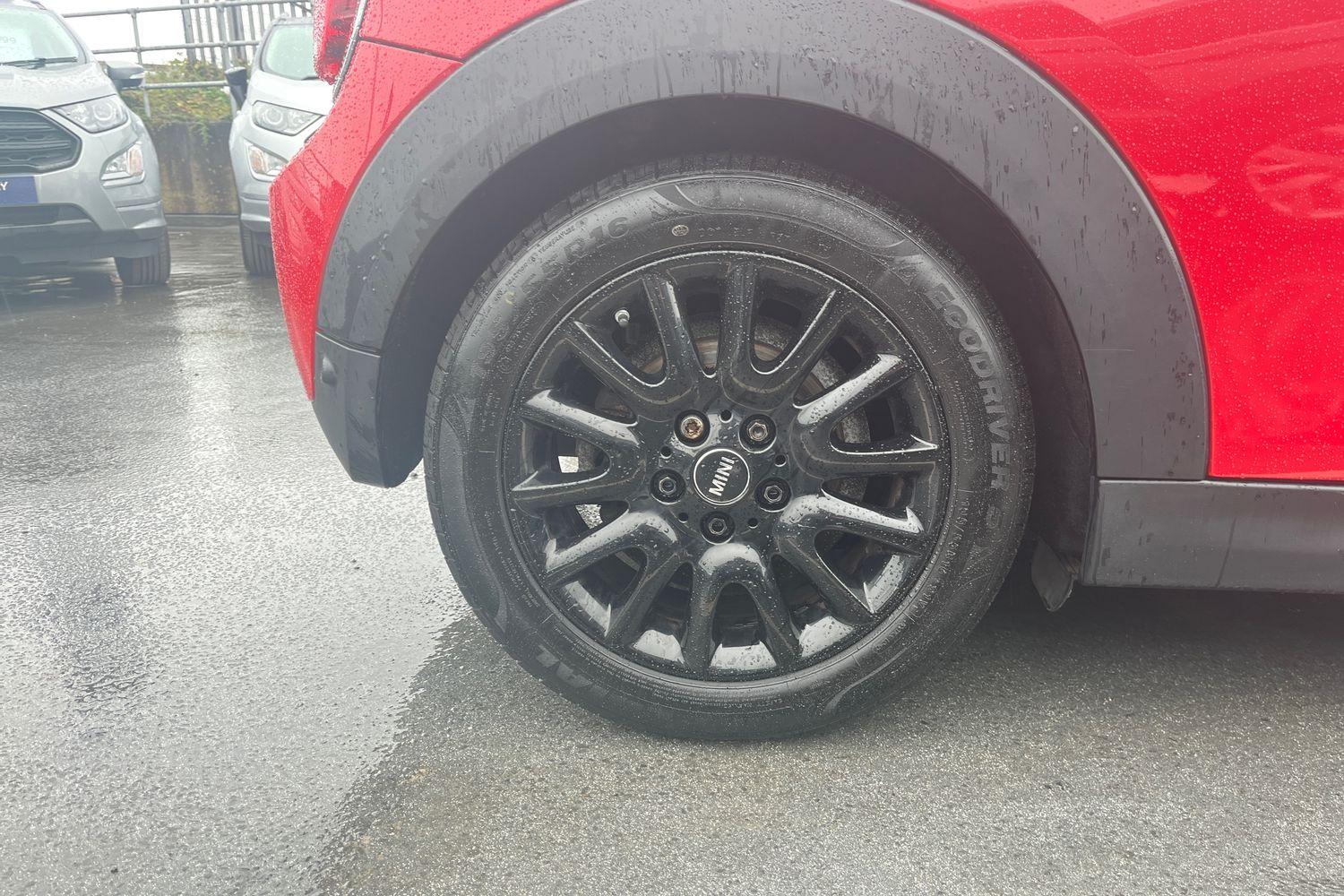 MINI HATCHBACK Photo 7