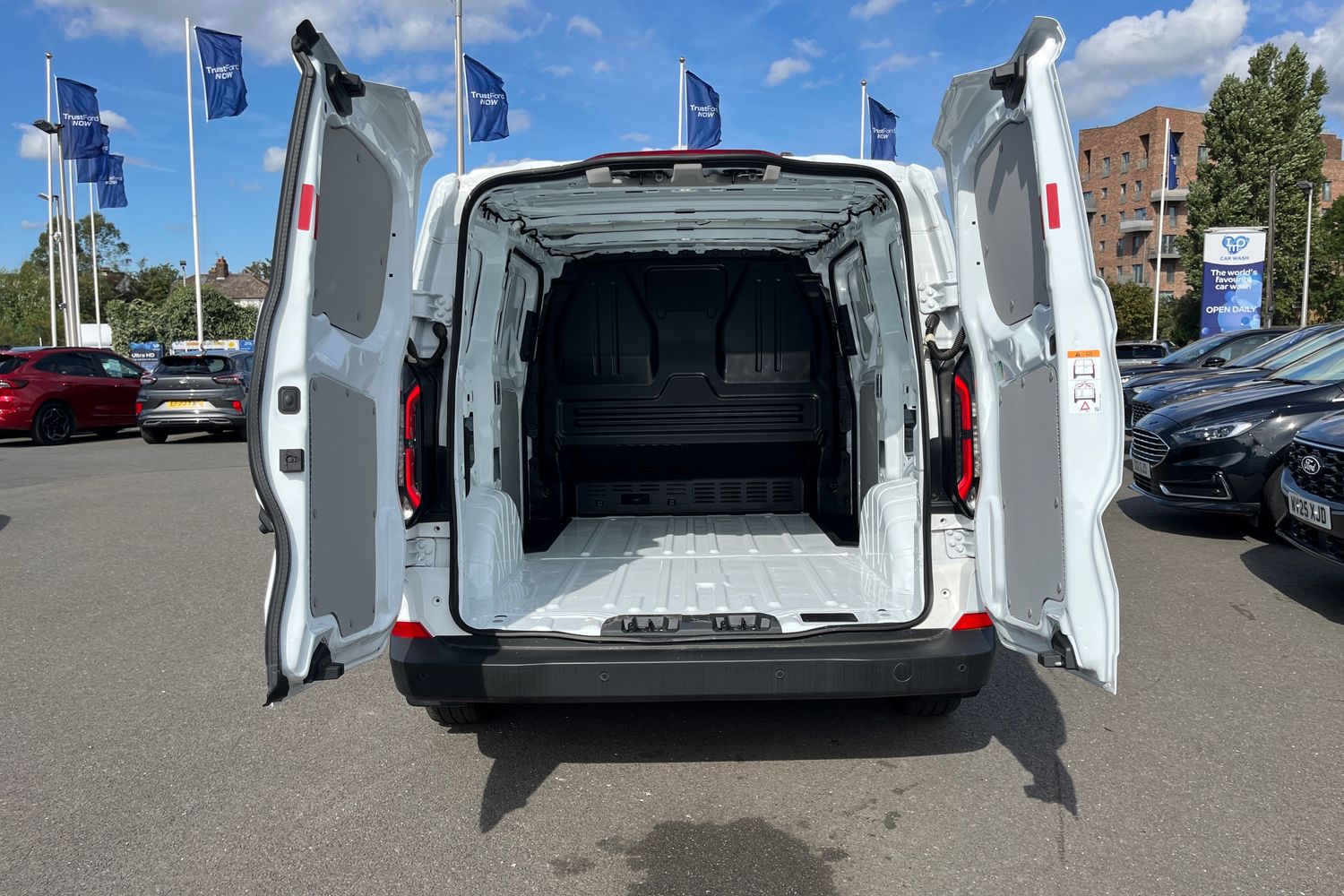 Ford E-Transit Custom Photo 5