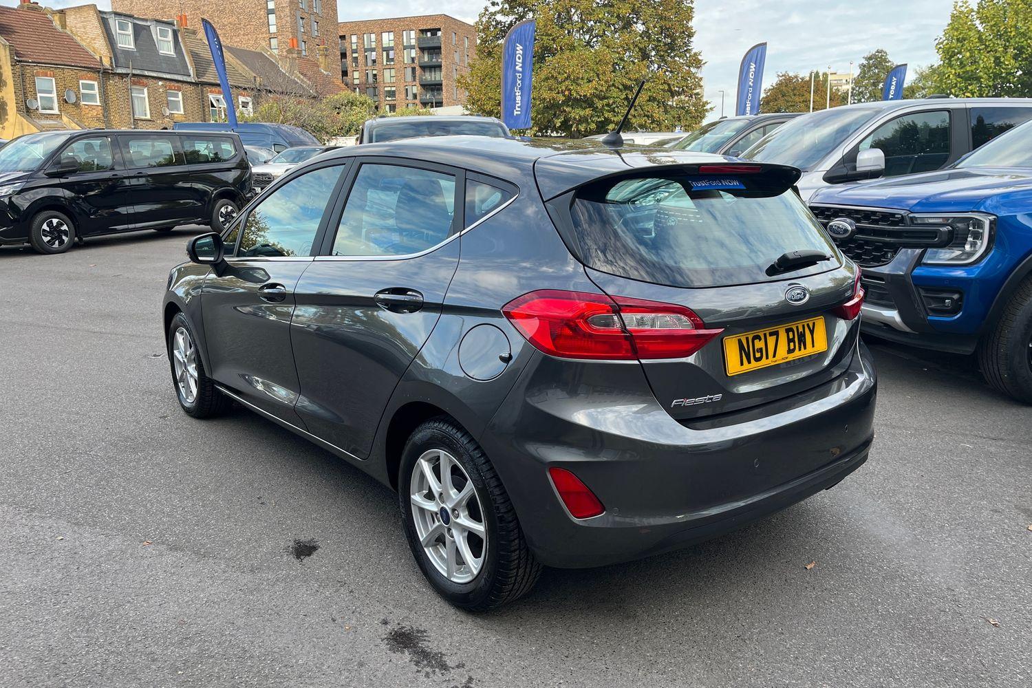 Ford FIESTA Photo 32