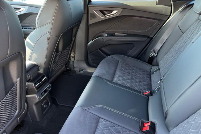 Audi Q4 e-tron Photo 42