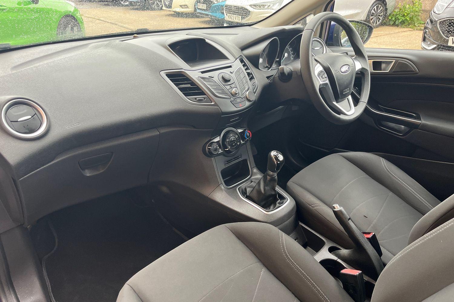 Ford Fiesta Photo 17