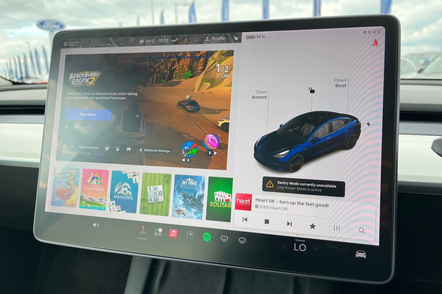 TESLA Model 3 Photo 32
