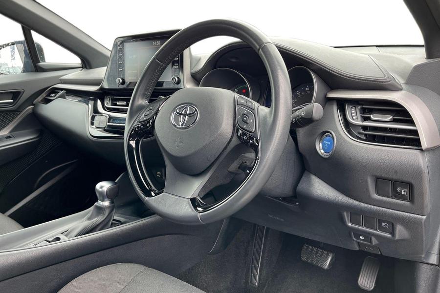 Toyota C-HR Photo autoimg-51df4b93691012f14bbeb3a52cc9d46a8b57c926.jpg