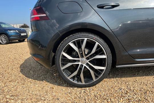 Volkswagen Golf Photo autoimg-51e4598858a0a3094ff765a8a9c856c84998f059.jpg