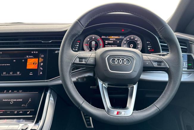 AUDI Q8 Photo 11