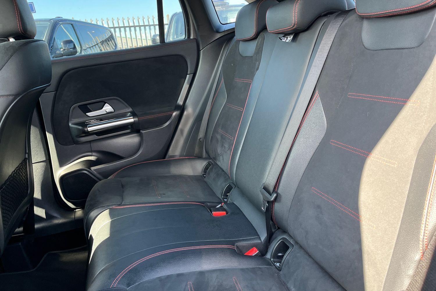 Mercedes-Benz GLA Photo 19