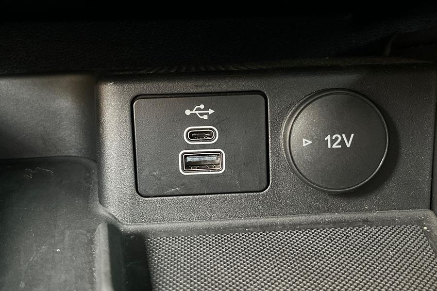 Ford KUGA Photo autoimg-51f402e965b7a5ca5b2dd6bf3eb30f841e17b1b0.jpg