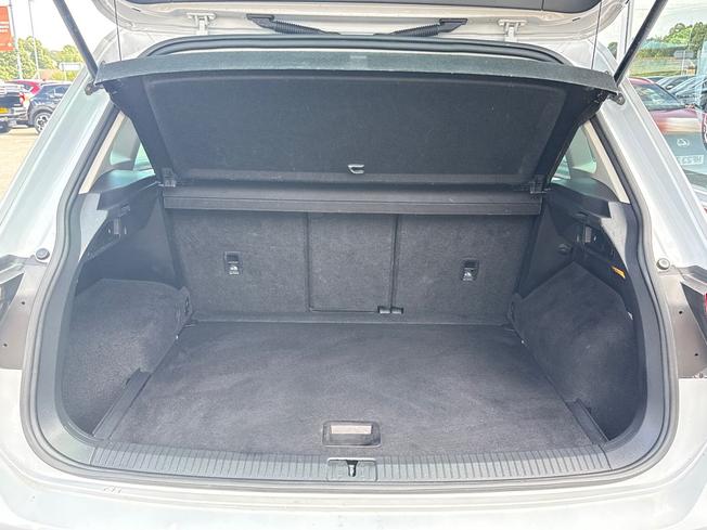 VOLKSWAGEN Tiguan Photo 12