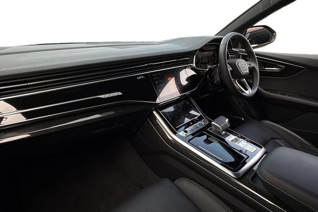 Audi Q8 Photo 2