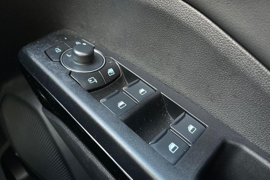 Ford PUMA Photo autoimg-52059eea5df4ad7a0ecbf116976cf667c0631ff9.jpg