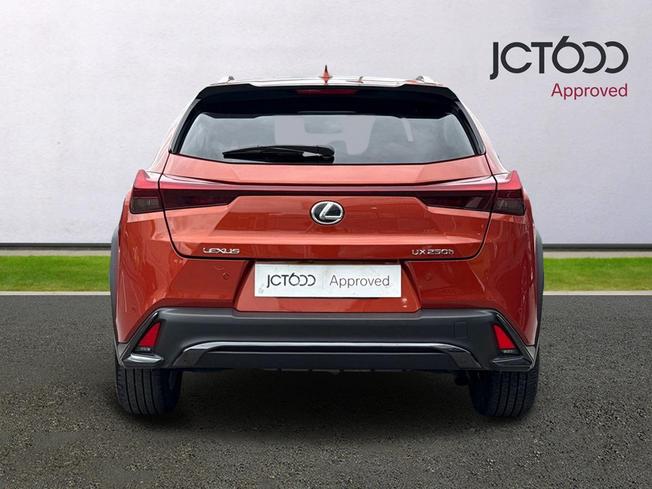 LEXUS Ux Photo 7
