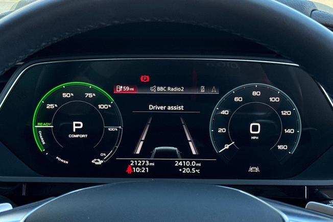 AUDI e-tron Photo 15
