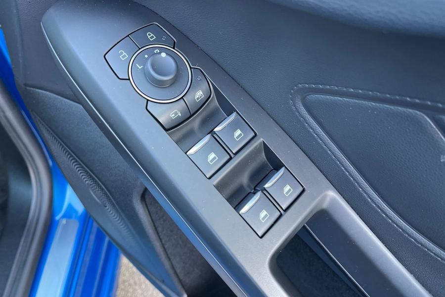 Ford Focus Photo autoimg-5215e634bc095a7eaac3063546eaf6c292d21102.jpg