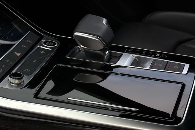 AUDI Q7 Photo 45