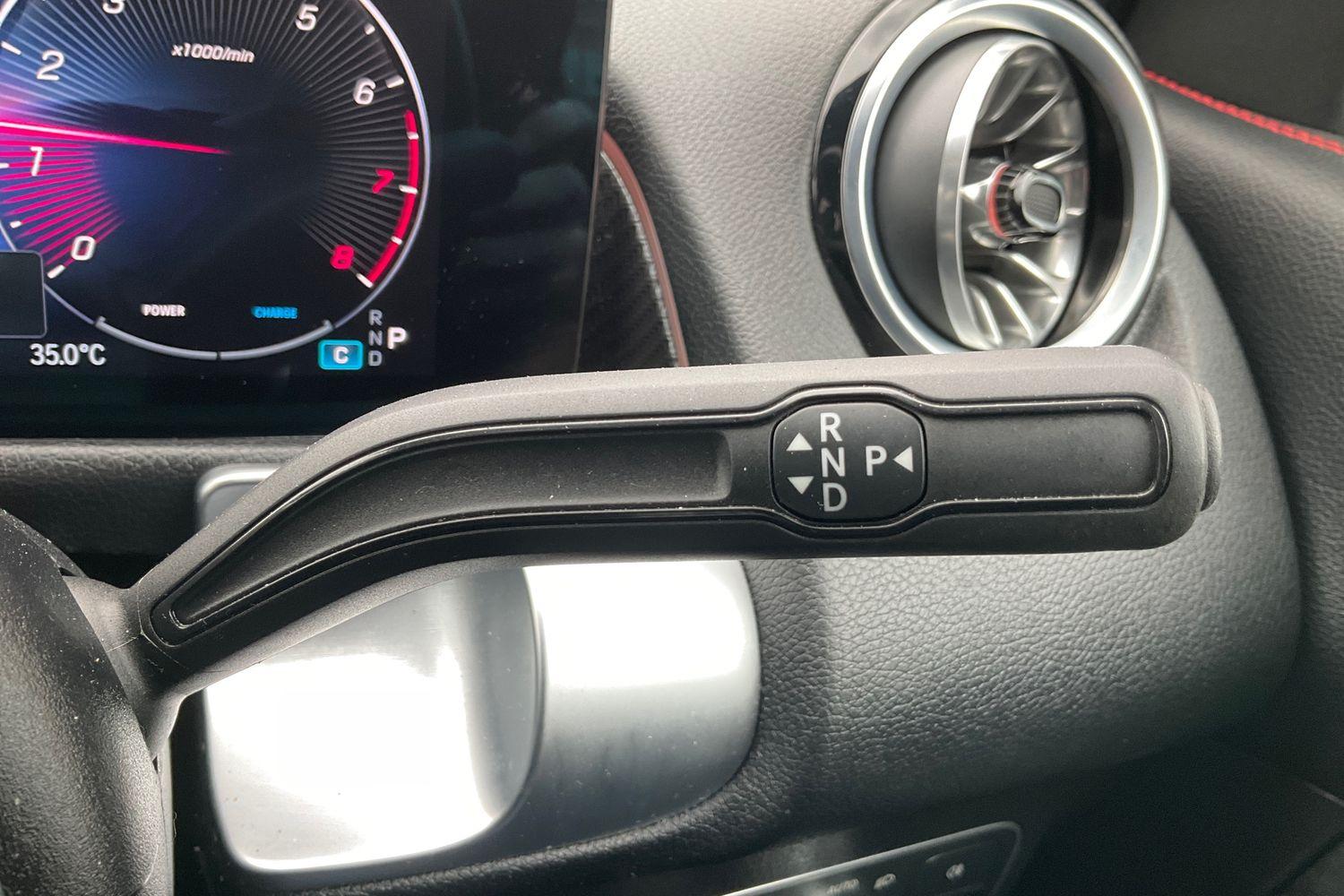 Mercedes-Benz GLB Photo 14