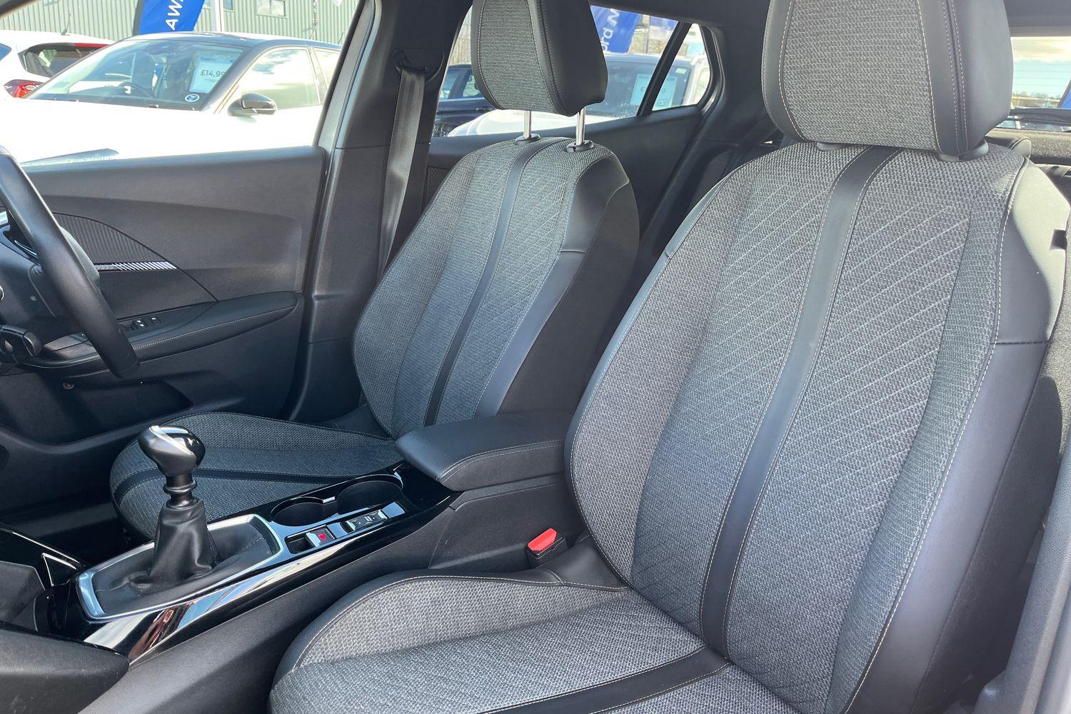 Peugeot 2008 Photo 18