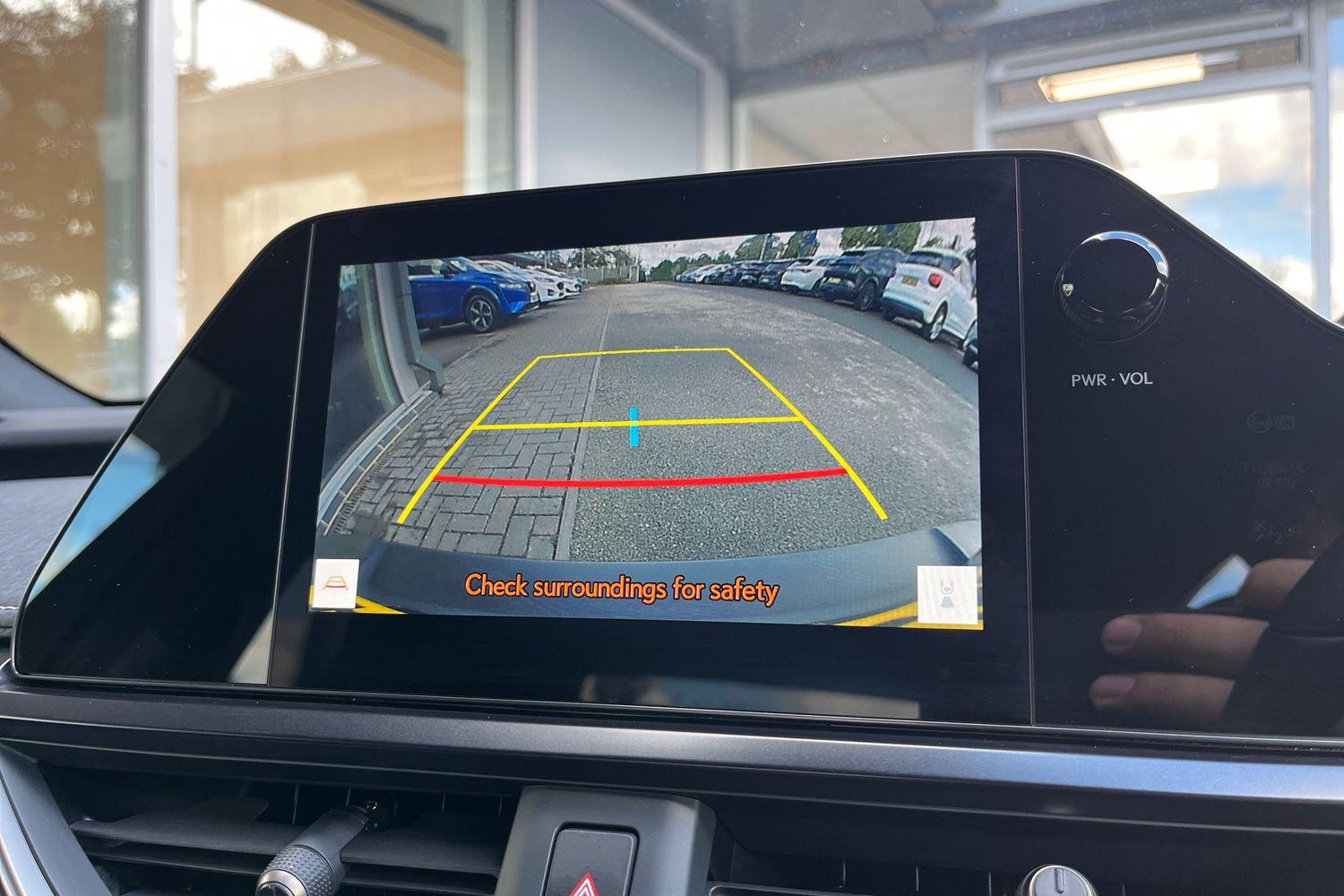Lexus UX Photo 31