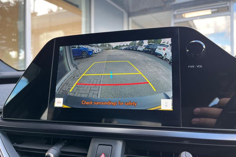 Lexus UX Photo autoimg-52222ac2c7a83a7433271acb8688f7b58b176439.jpg
