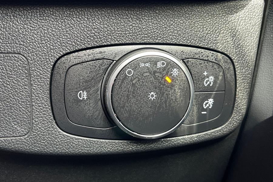Ford FOCUS Photo autoimg-5224e43c5e191355a59a09c5f7c490bd02340a79.jpg