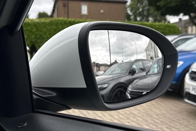 VOLKSWAGEN T-Roc Photo 38