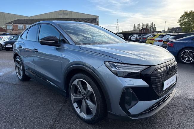 AUDI Q4 e-tron Photo 23