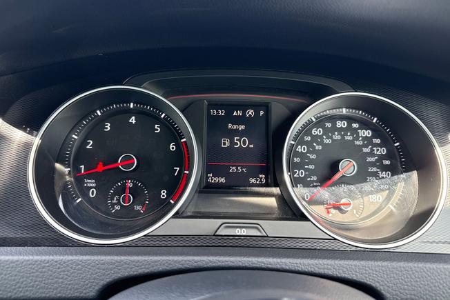 VOLKSWAGEN Golf Photo 15