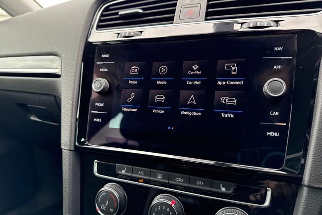 VOLKSWAGEN Golf Photo 29