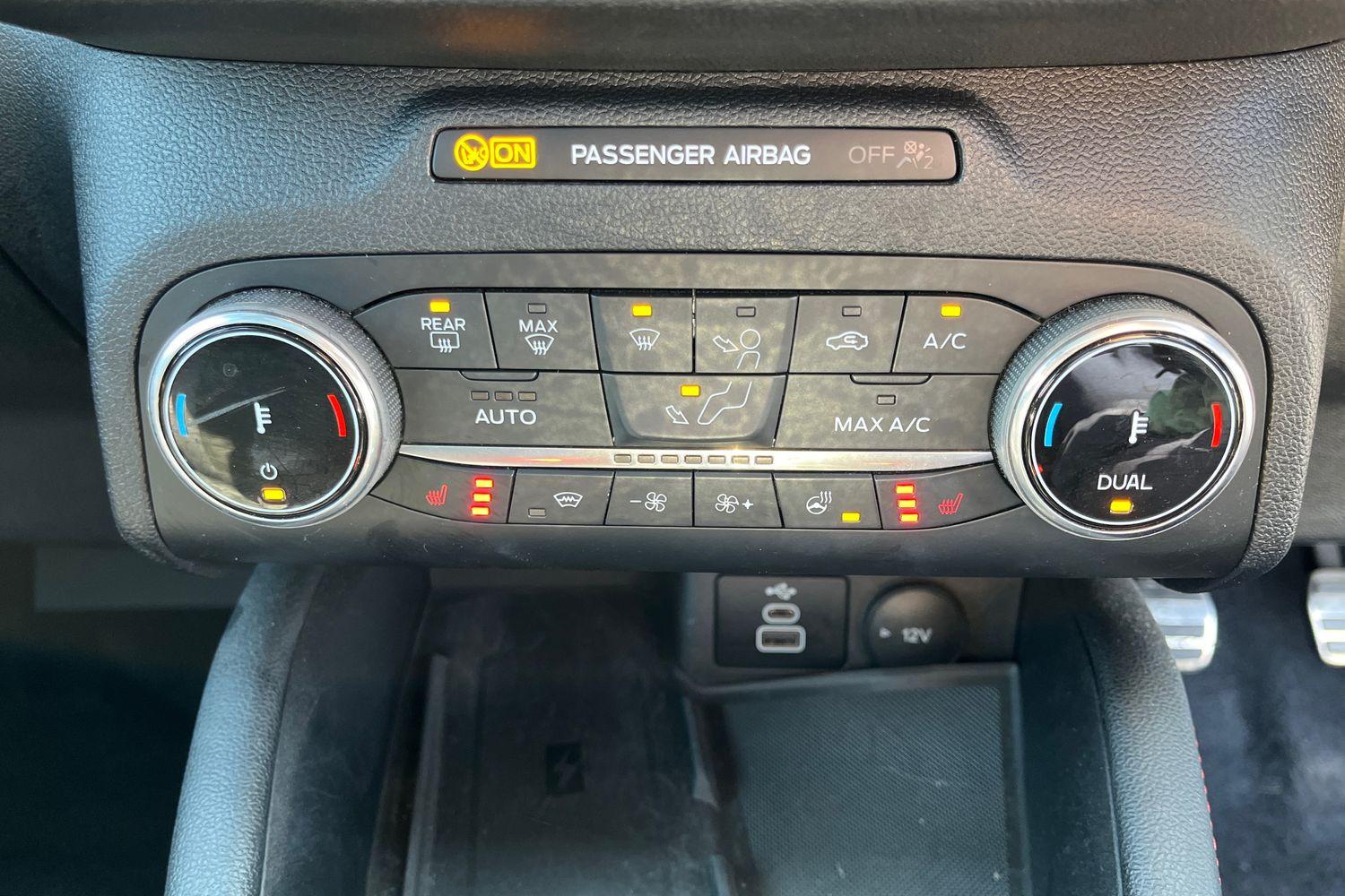 Ford KUGA Photo 32