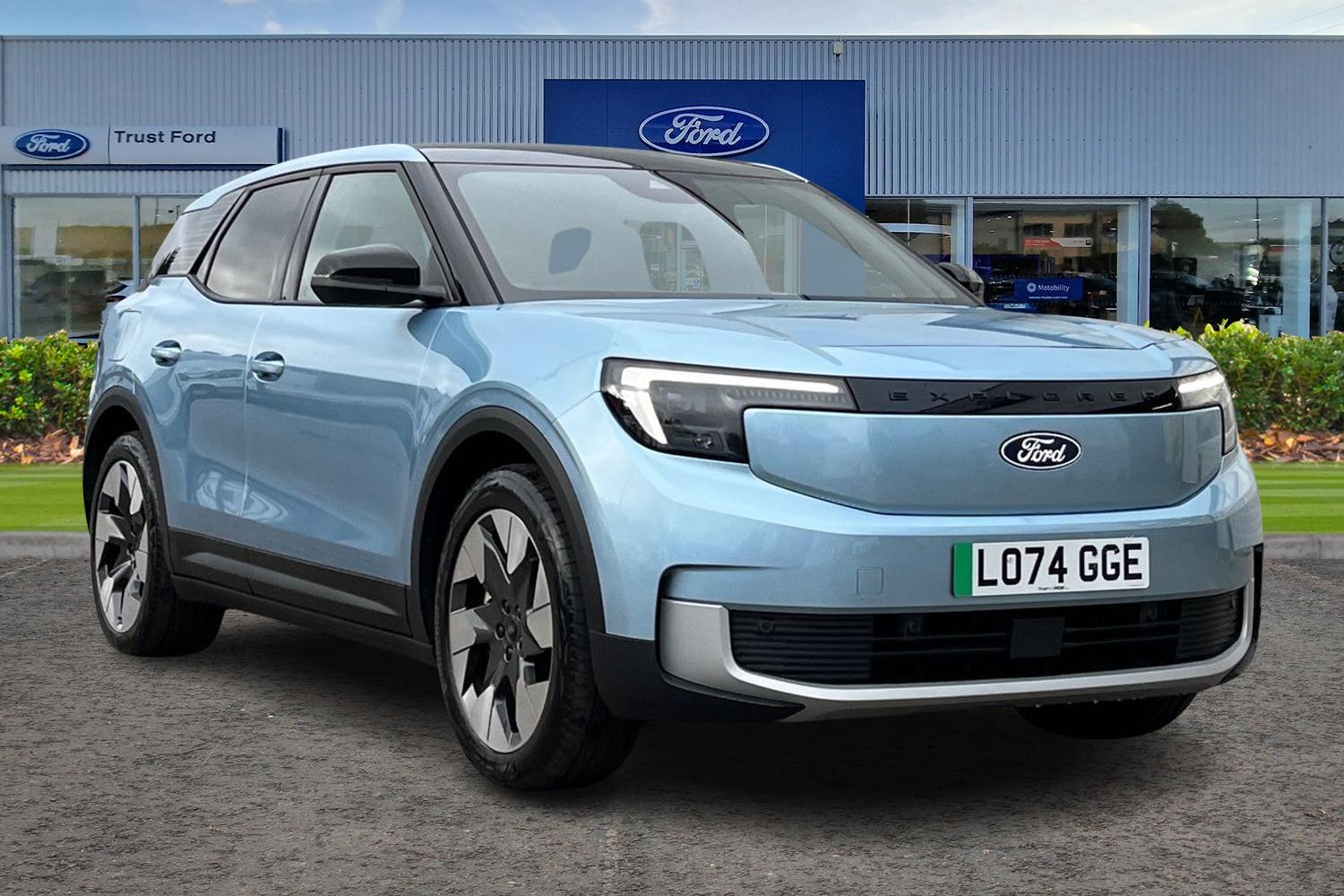 Ford Explorer Photo 0