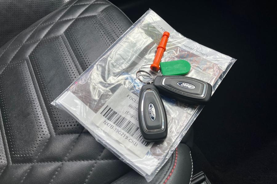 Ford FOCUS Photo autoimg-52392a5d106eb0466122de33e6f68787a92d3a8a.jpg