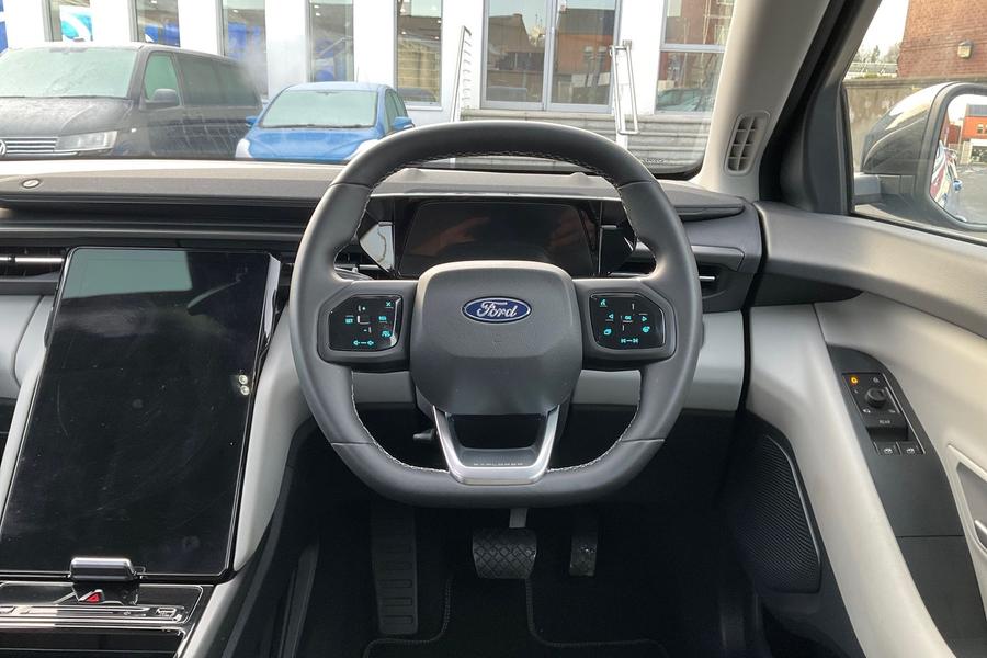 Ford EXPLORER Photo autoimg-523c87ca0025c940f0d05c4f9b820f7f377ca043.jpg