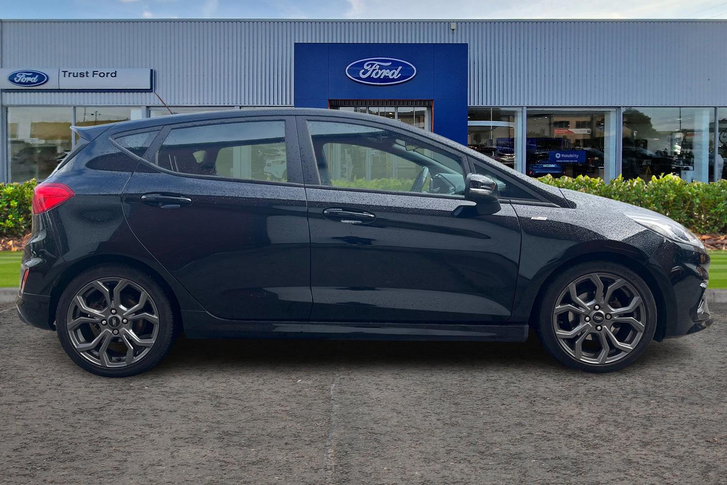 Ford FIESTA Photo 2
