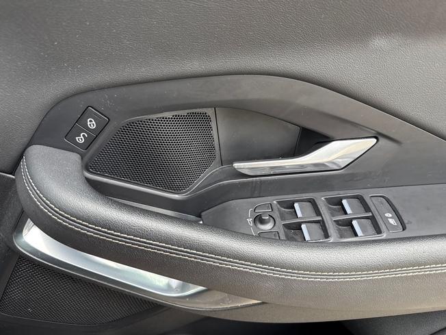 JAGUAR E-Pace Photo 28