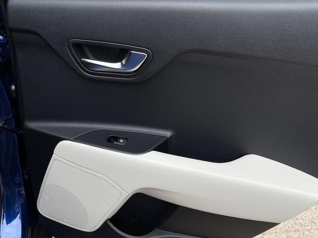 KIA Stonic Photo 32