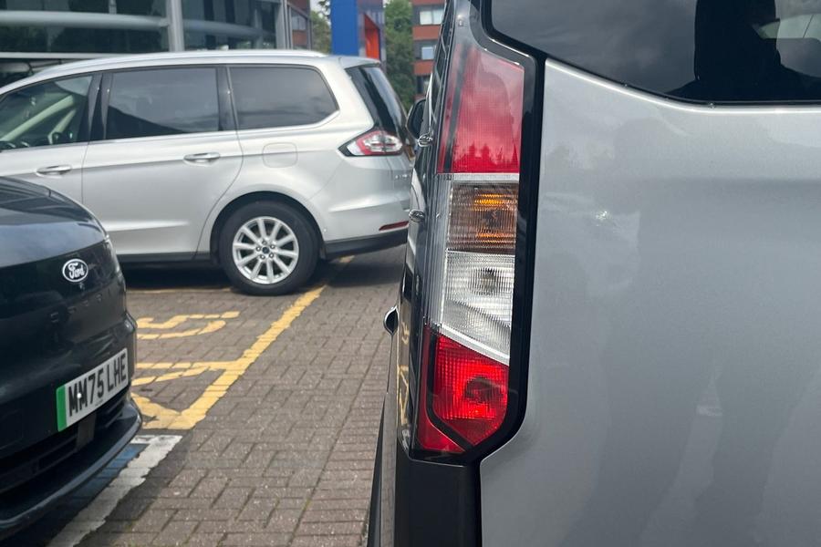 Ford E-TOURNEO COURIER Photo autoimg-524aea1c23f7b875ce72be92684756e129aa3bdd.jpg