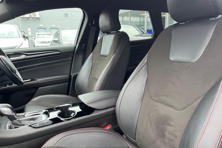 Ford MONDEO Photo autoimg-524c12c4d7f665039f3d42b3a9333f66b3dc8805.jpg