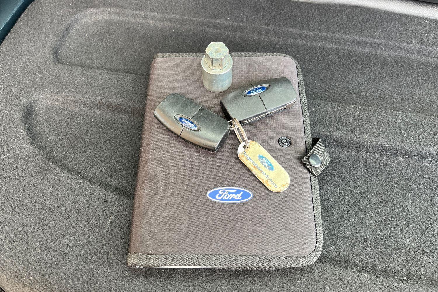 FORD FIESTA Photo 21