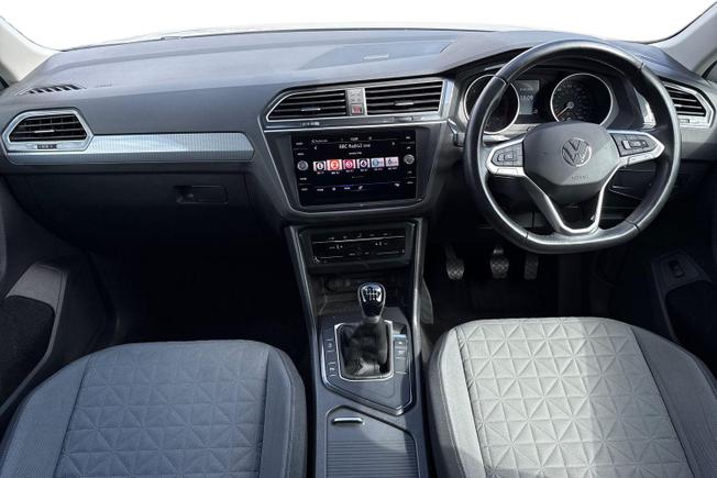 VOLKSWAGEN Tiguan Photo 10