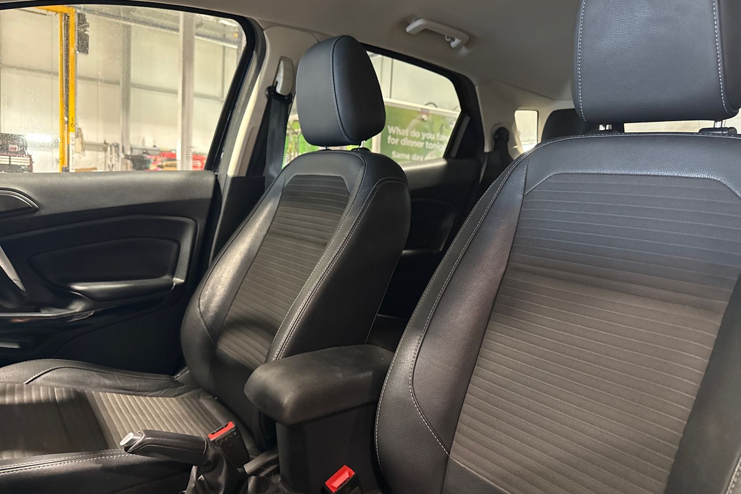 Ford ECOSPORT Photo 18