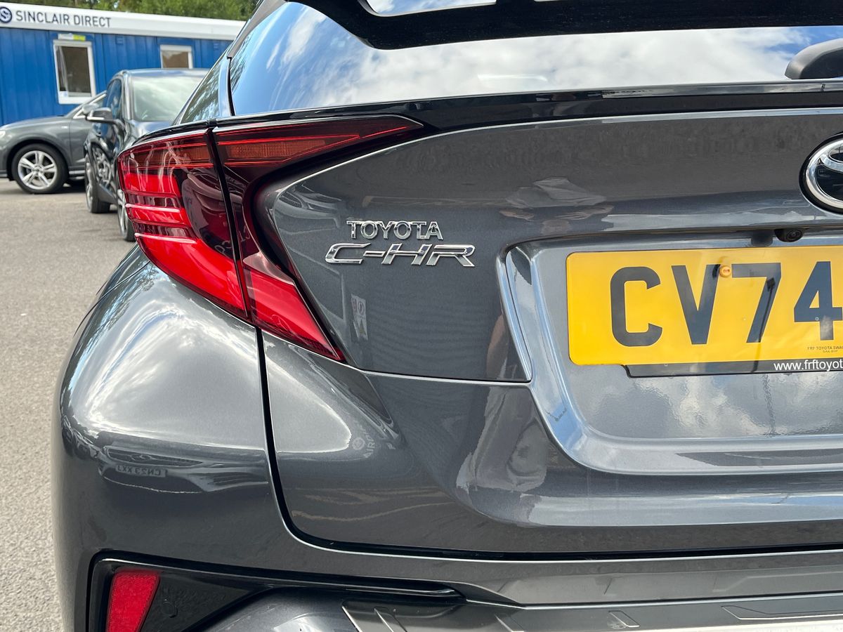 Toyota C-HR Photo 18