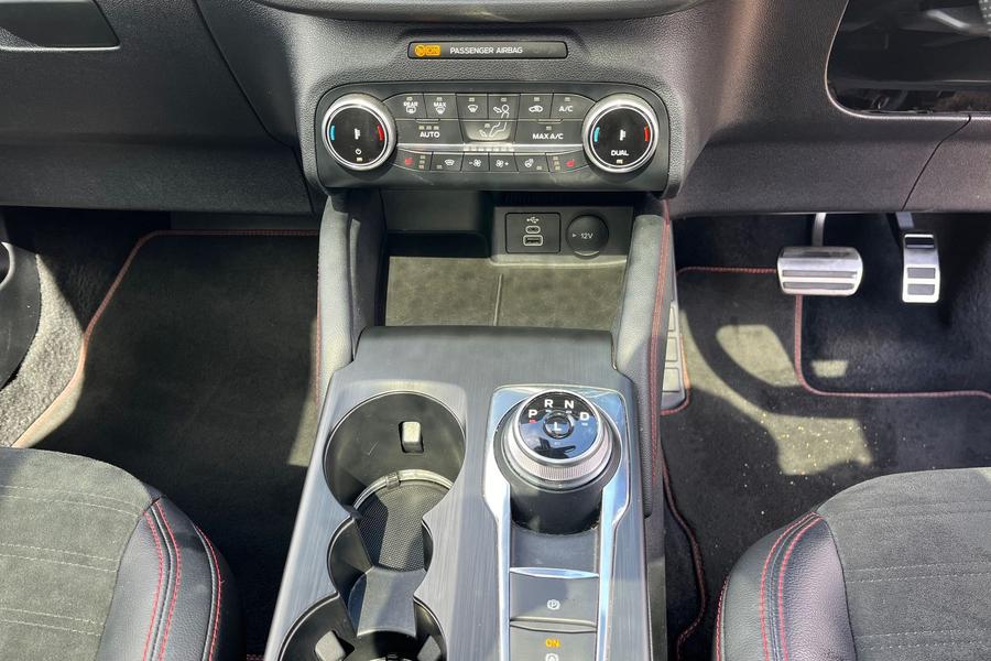 Ford KUGA Photo autoimg-5254606c26e8812c1fcb55ae7bc8b56f287a2a66.jpg
