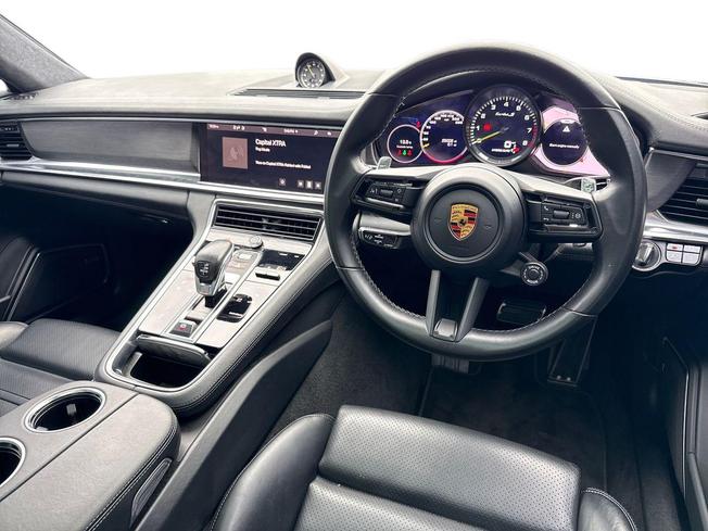 PORSCHE Panamera Photo 11