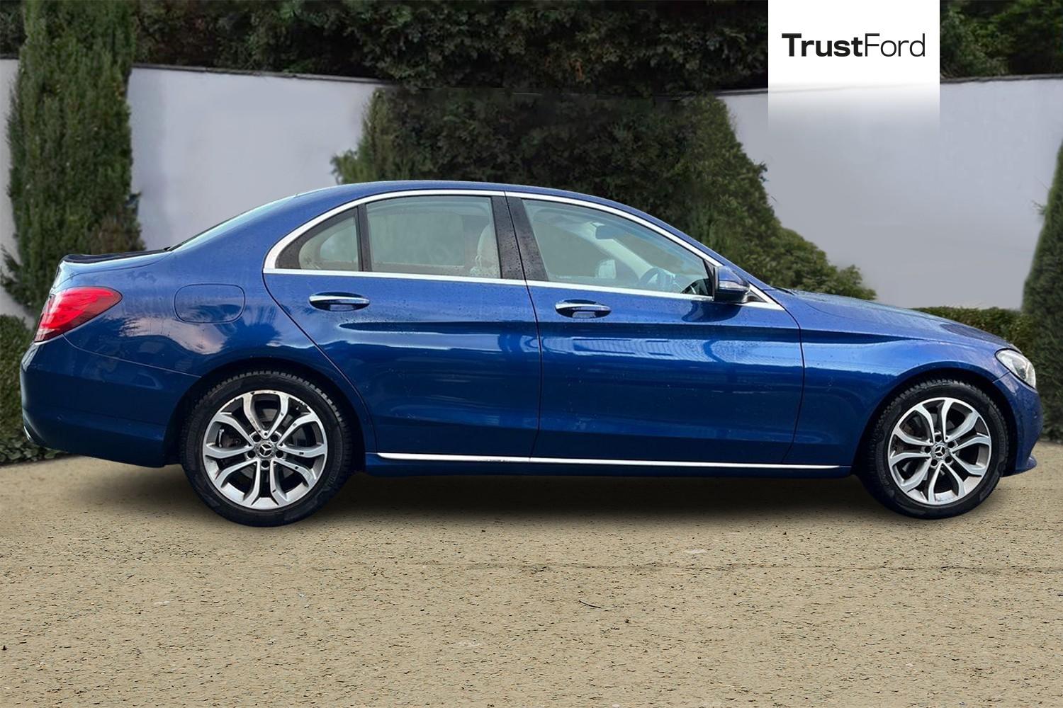 Mercedes-Benz C CLASS Photo 2