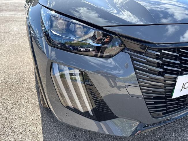 PEUGEOT E-208 Photo 28