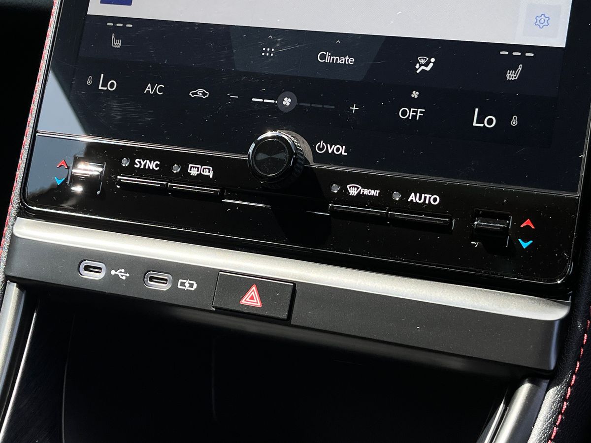 Lexus LBX Photo 12