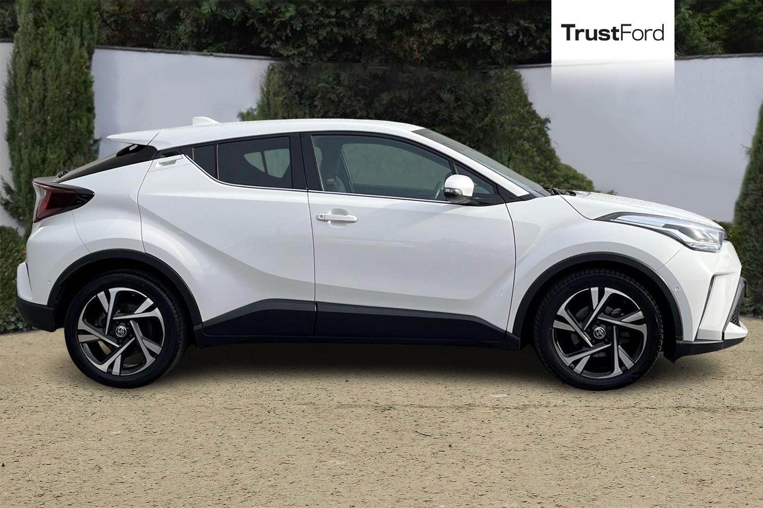 Toyota C-HR Photo 2
