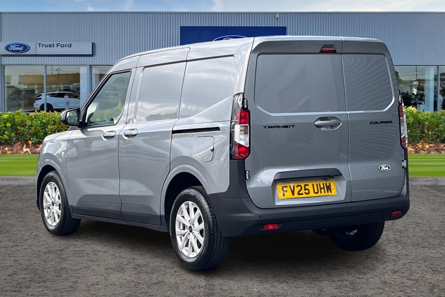 Ford TRANSIT COURIER Photo 1