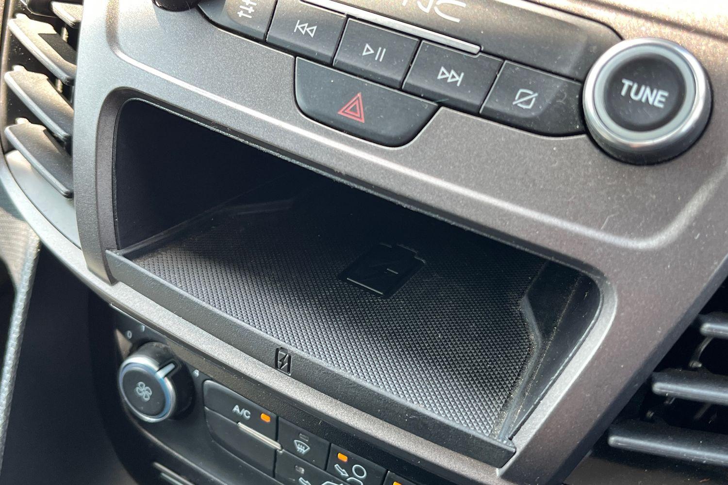 Ford TRANSIT CONNECT Photo 17