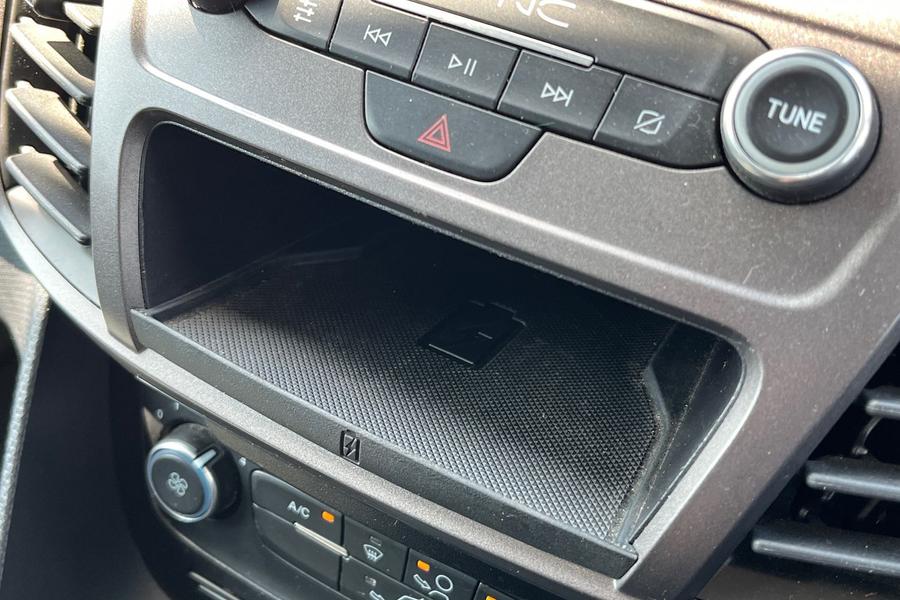 Ford TRANSIT CONNECT Photo autoimg-526c6d3e2c5f7d3f4847b9de1ea0c9144efa01fb.jpg